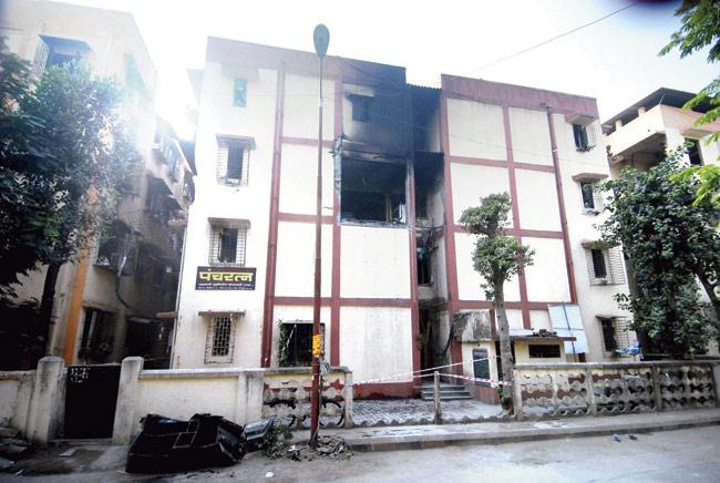 The cylinder blast was so powerful that it ripped the wall off in the second-floor apartment at Panchratna society. Pic/Sameer Markande