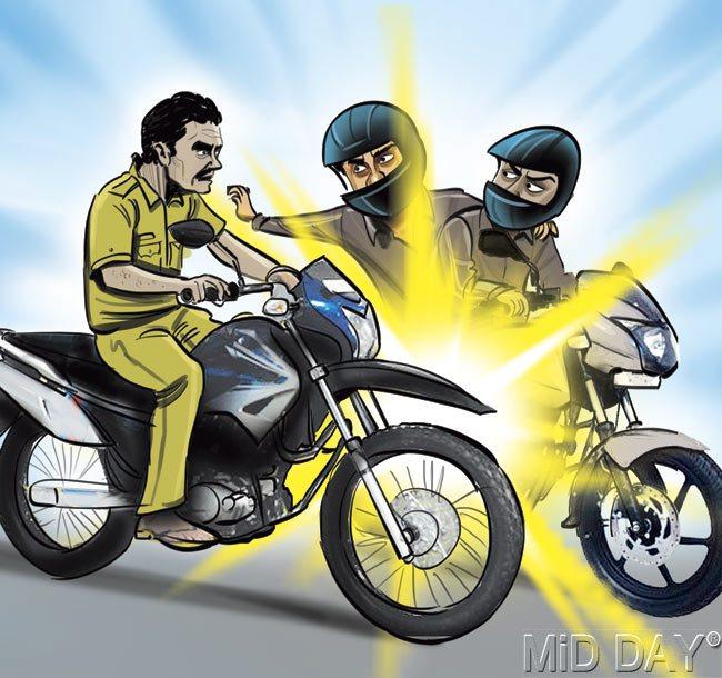 2. Cops call for backup and one of the bike-borne police constables spots the riders and rams his two-wheeler into one of the bikes, knocking the duo on the floor.