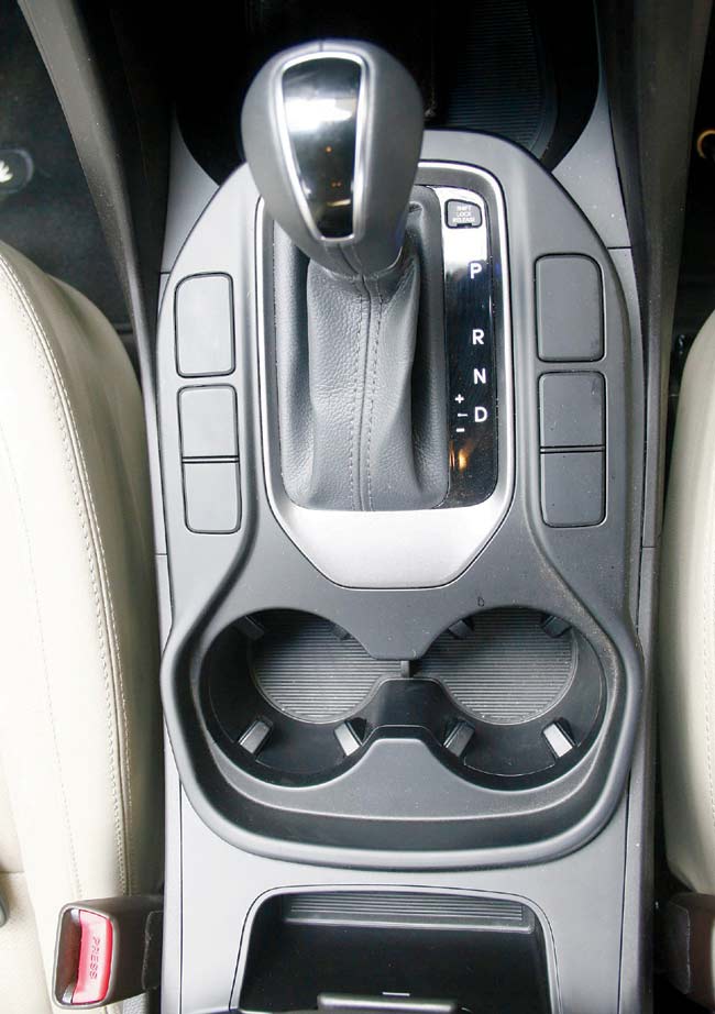 The six-speed automatic transmission has a mild lag, but doesn’t give you a reason to complain. The transmission in ‘D’ mode has a tendency to shift early, which is fine with the Santa Fe’s torquey diesel engine. The rev needle swings all the way up to redline before upshifting in manual mode