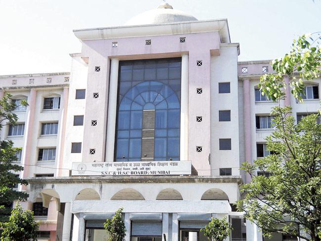 The Mumbai helpline board (left) at Vashi has received a barrage of calls in the past two days from worried students saying that the Physics paper was quite tough