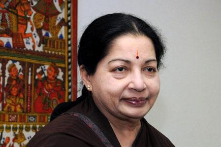 Jayalalithaa leaves for Bangalore for verdict in DA case