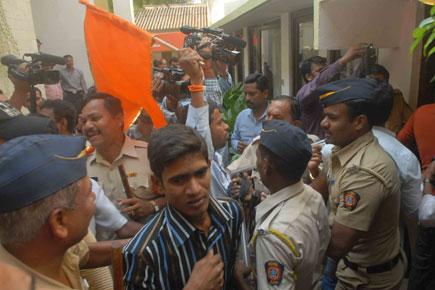 Shiv Sena vandalises Mumbai Press Club to protest against Pakistani band, 20 arrested