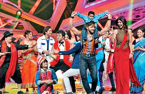 Terence Lewis and Shilpa Shetty (in the foreground) with Nach Baliye contestants 