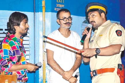 Nawazuddin, Anurag launch 'Ghoomketu'