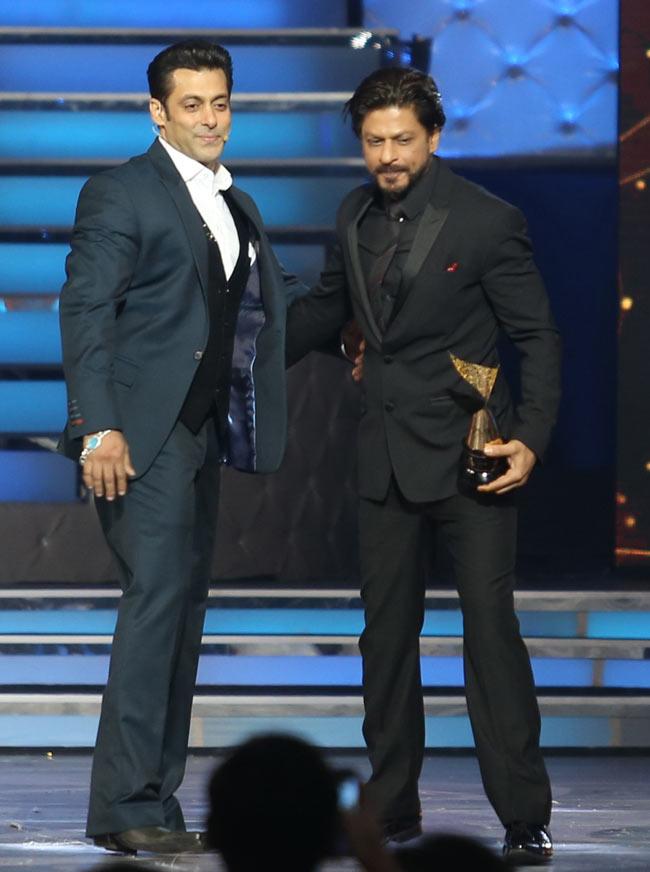 Salman Khan, Shah Rukh Khan hug again at 