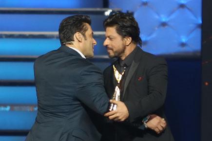 Shah Rukh, Salman hug again!