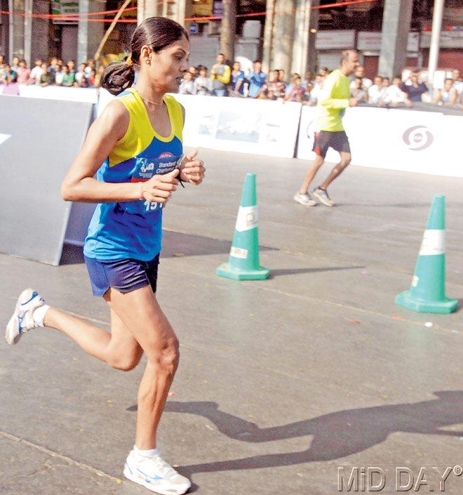 India’s fastest elite woman Lalita Babbar in full flight at the Mumbai Marathon yesterday. Pic/Shadab Khan