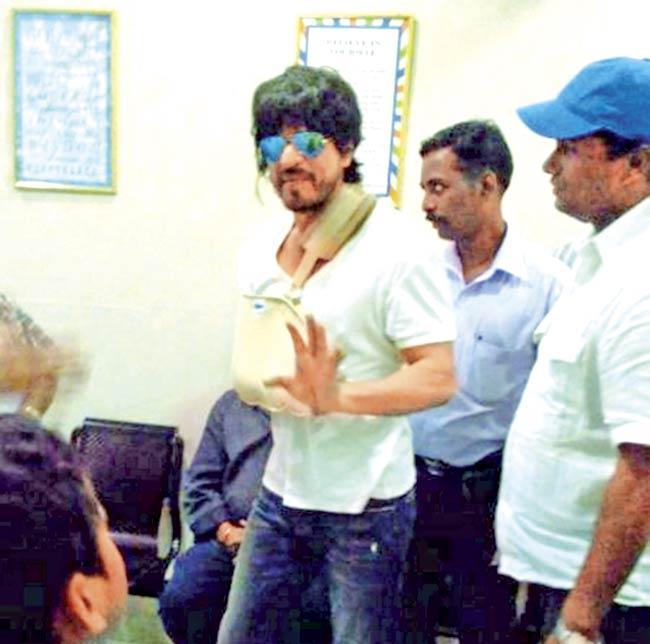 After seeking treatment for his injury, Shah Rukh returned to the sets of his movie 