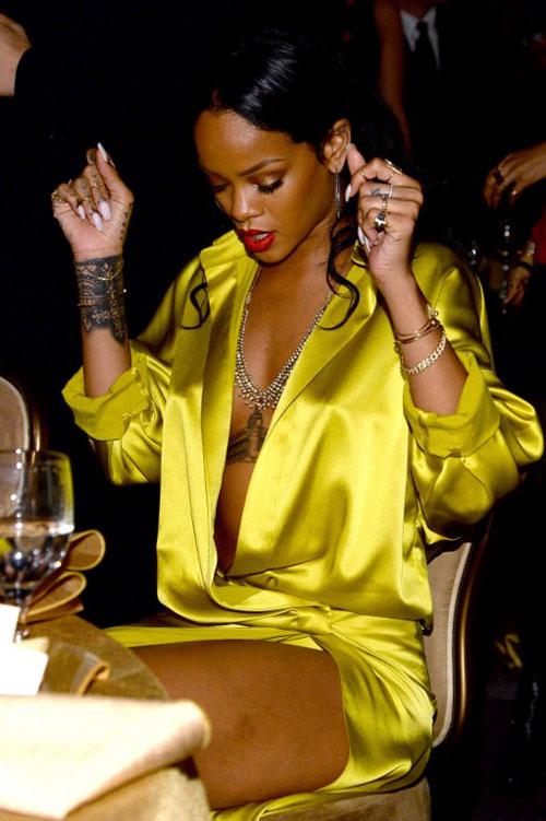 Rihanna averted wardrobe malfunction at pre-Grammy gala