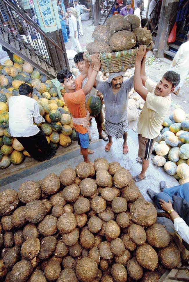 The proposal to de-list vegetables and fruits from the APMC would invite ire from the approximately 4,000 mathadi workers as there will be less work and less remuneration for them