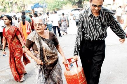 17 lakh Punekars may miss out on Aadhaar LPG subsidy