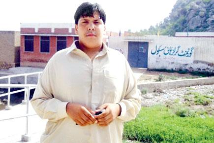 Pakistan teen dies Tackling suicide bomber 