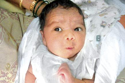Hawker steals a bag from train, finds baby inside