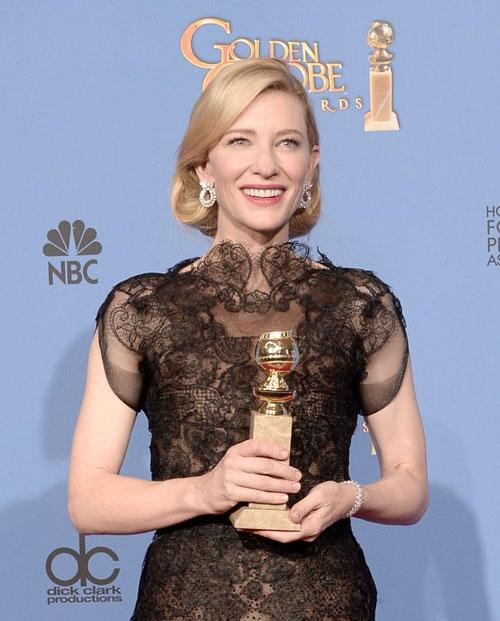 Cate Blanchett with her Gloden Globes award
