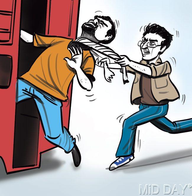 Khan had jumped onto the bus and was trying to climb up the steps near the door. In the nick of time, Sheikh removed the muffler he was wearing around his neck and threw it round Khan’s neck, to restrain him.
