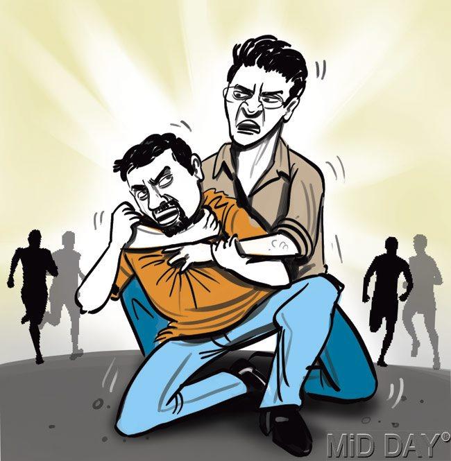 Sheikh then pulled Khan down from the bus, and overpowering him, held him down. Traffic cops and other locals then rushed in and nabbed the man.Sheikh then pulled Khan down from the bus, and overpowering him, held him down. Traffic cops and other locals then rushed in and nabbed the man.