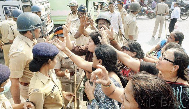 The closed-door meeting between Chief Minister Prithviraj Chavan and senior cabinet ministers lasted for over an hour; members of MNS women’s wing clash with police personnel outside Dahisar toll plaza on Monday. Pic/Nimesh Dave