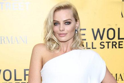 Margot Robbie pokes fun at Hollywood critics
