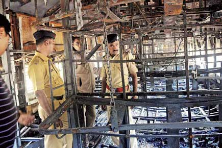 Fire on Mumbai-Dehradun Express: Tooth, bangles a few coins only clues to identify bodies