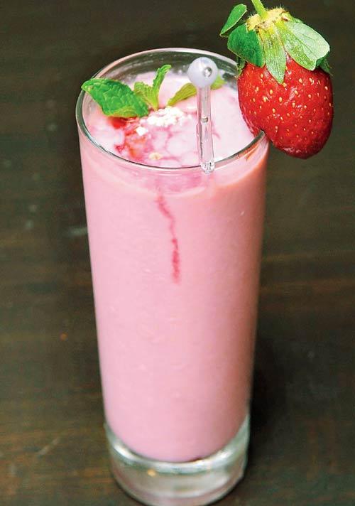 Silky smooth Strawberry Muesli Yoghurt Banana Smoothie