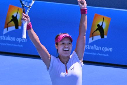 Australian Open: Li Na routs Bouchard to enter final