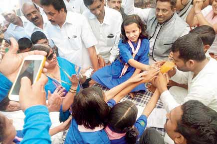 Four-day hunger strike forces rlys to think about schoolkids' safety