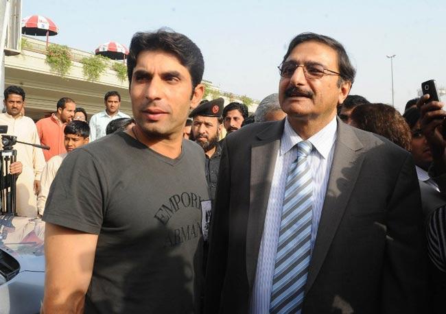 Misbah ul-Haq with PCB chief Zaka Ashraf