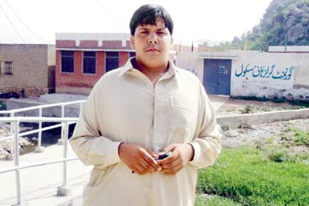 Pakistan teen dies tackling suicide bomber