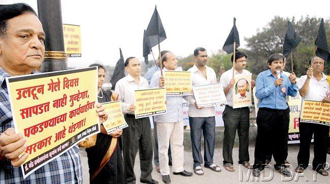 Protesters at Omkareshwar Bridge
