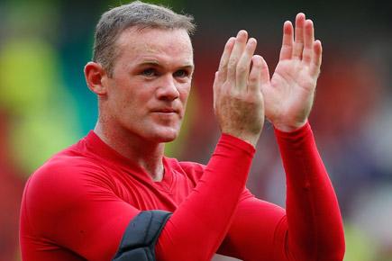 Rooney's wife urging him to sign on new Man United deal