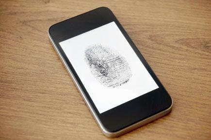 Smartphones also leave fingerprints 