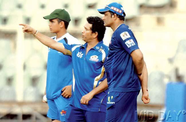 (From right) Anil Kumble, Sachin Tendulkar, and Tendulkar’s son Arjun, at nets at Wankhede Stadium. Pic/Atul Kamble