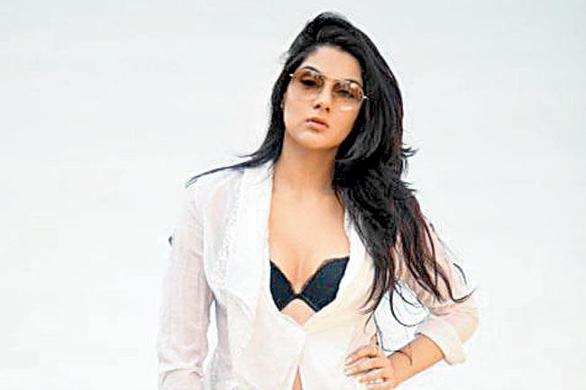 Sakshi Chaudhary Sex Vifros - Sakshi Chaudhary playing Priyanka Chopra?