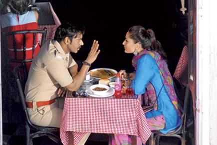 Fan frenzy on the sets of Ajay Devgn's 'Singham 2'