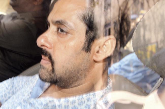 Salman Khan in a pensive mood as he leaves the Sessions Court. Pics/Bipin Kokate