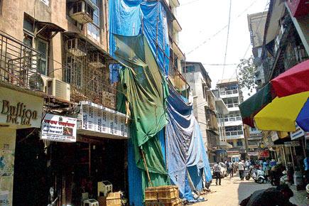 Residents of dilapidated building in Mumbai's Zaveri Bazaar want '100% repair'
