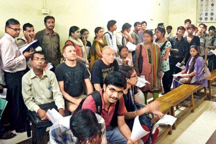 Long queues, no ventilation at RTO leaves applicants sweating