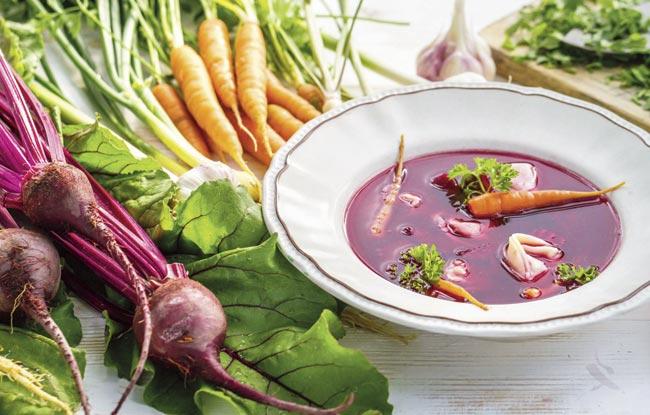  Eat dry fruits such as figs, peanuts, black raisins every two hours to not feel tired