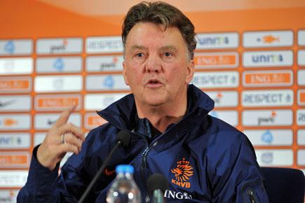 Manchester United name Louis Van Gaal manager, Giggs his assistant