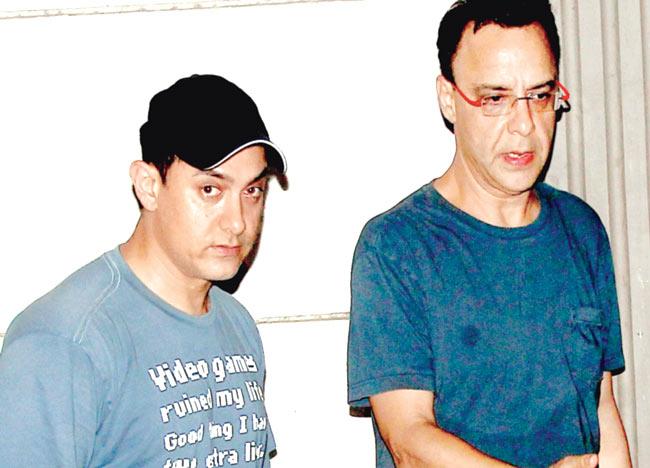 Aamir Khan (left) and Vidhu Vinod Chopra