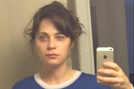 Zooey Deschanel shares a makeup-free selfie