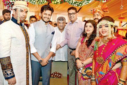 Riteish Deshmukh, Yo Yo Honey Singh at Ajinkya Naik and Priyaadarshini Thakur's wedding