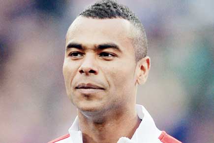 Ashley Cole to leave Chelsea after eight years at Stamford Bridge