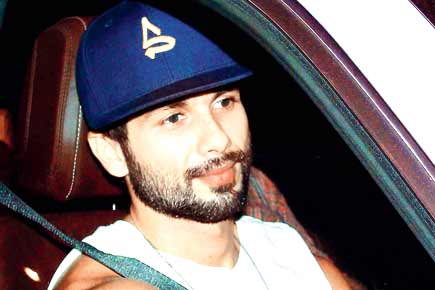 Spotted: Shahid Kapoor flaunting his muscles