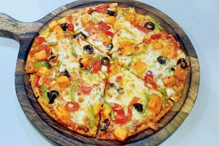Indulge in some mouth-watering pizza at this Mulund eatery