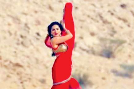 Sunny Leone does the cover up act