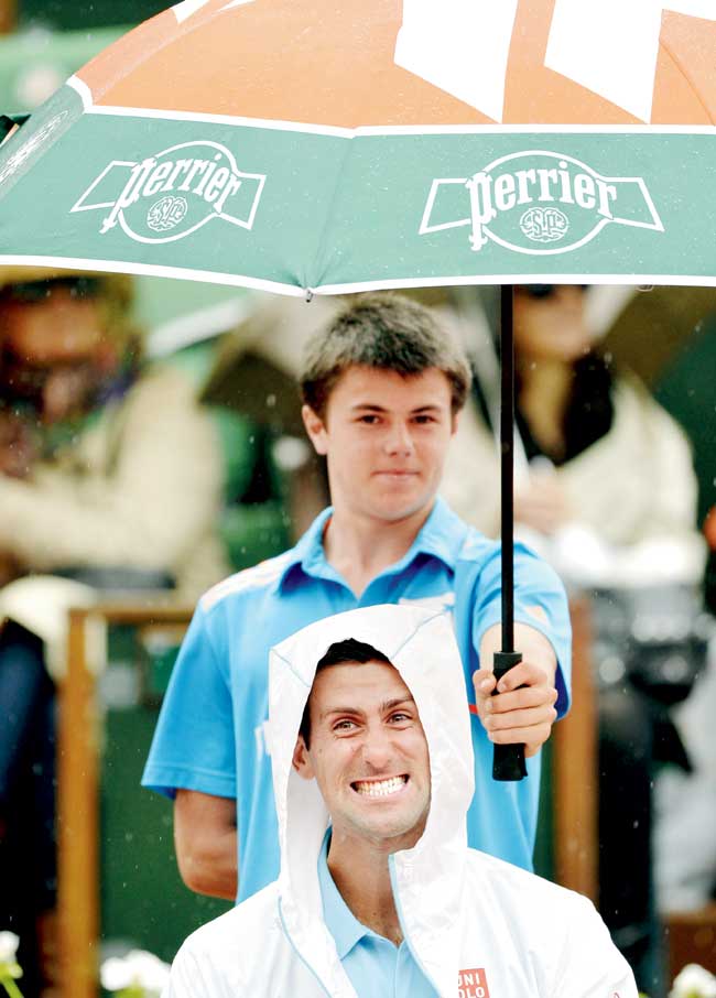 Novak Djokovic has some fun as his match is interrupted by rain 