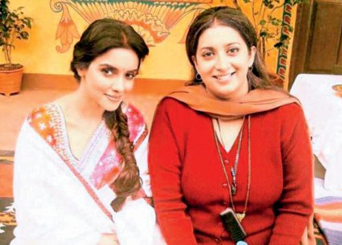 Asin and Smriti Irani on the sets of the film, 