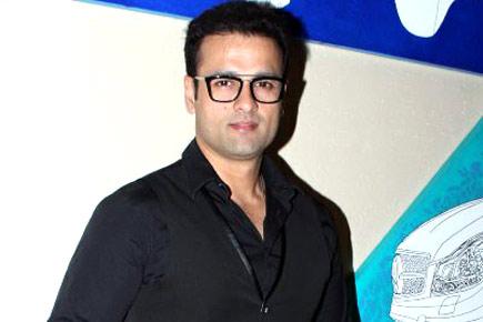 Hope success of non star-cast film continues: Rohit Roy