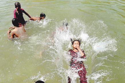 Delhi sizzles as mercury crosses 40 degrees Celsius mark 